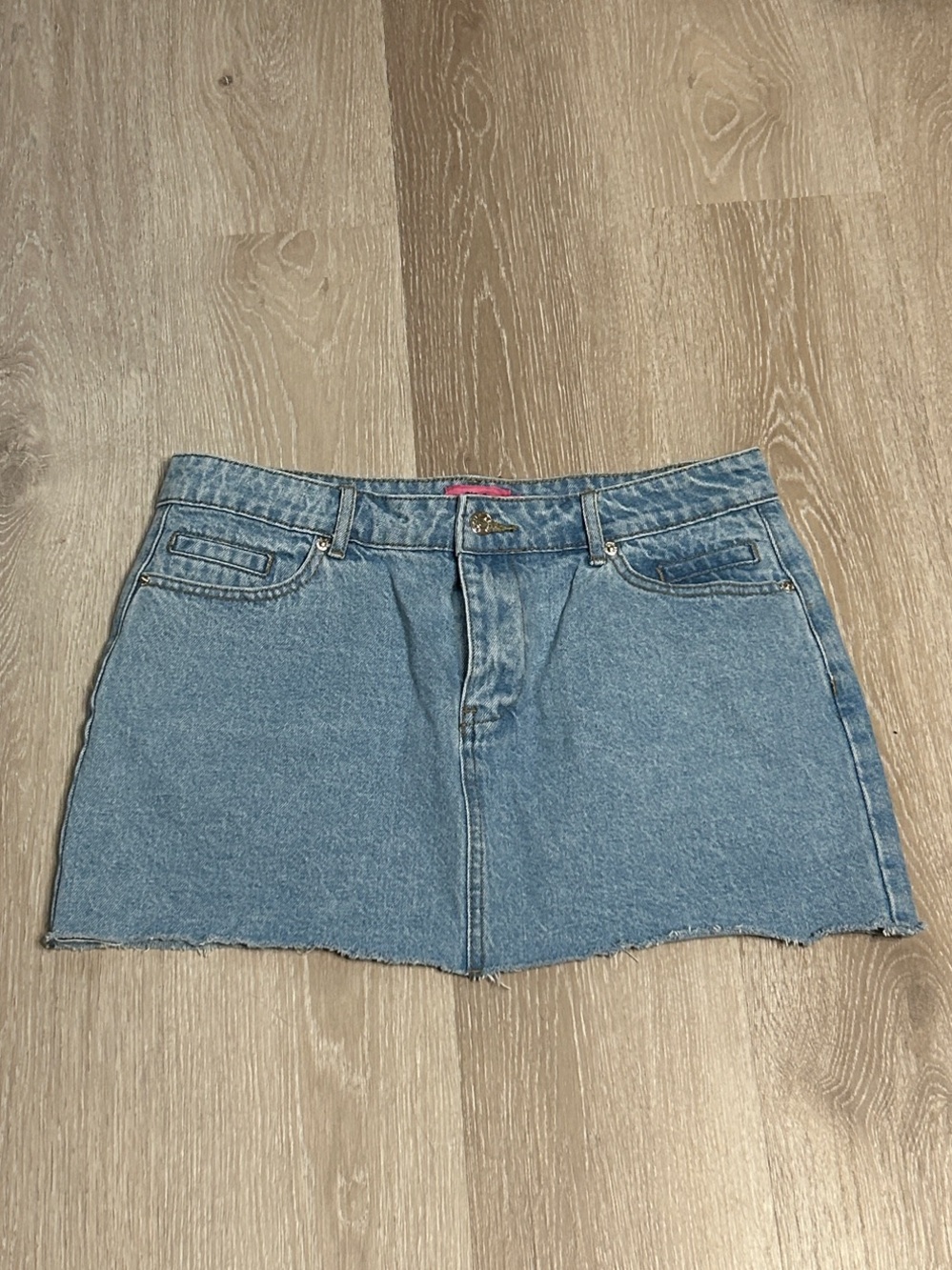 Edikted NWOT Denim Lightwash Raw Hem Mini Skirt size Large